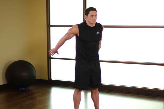 Dynamic back stretch, start position